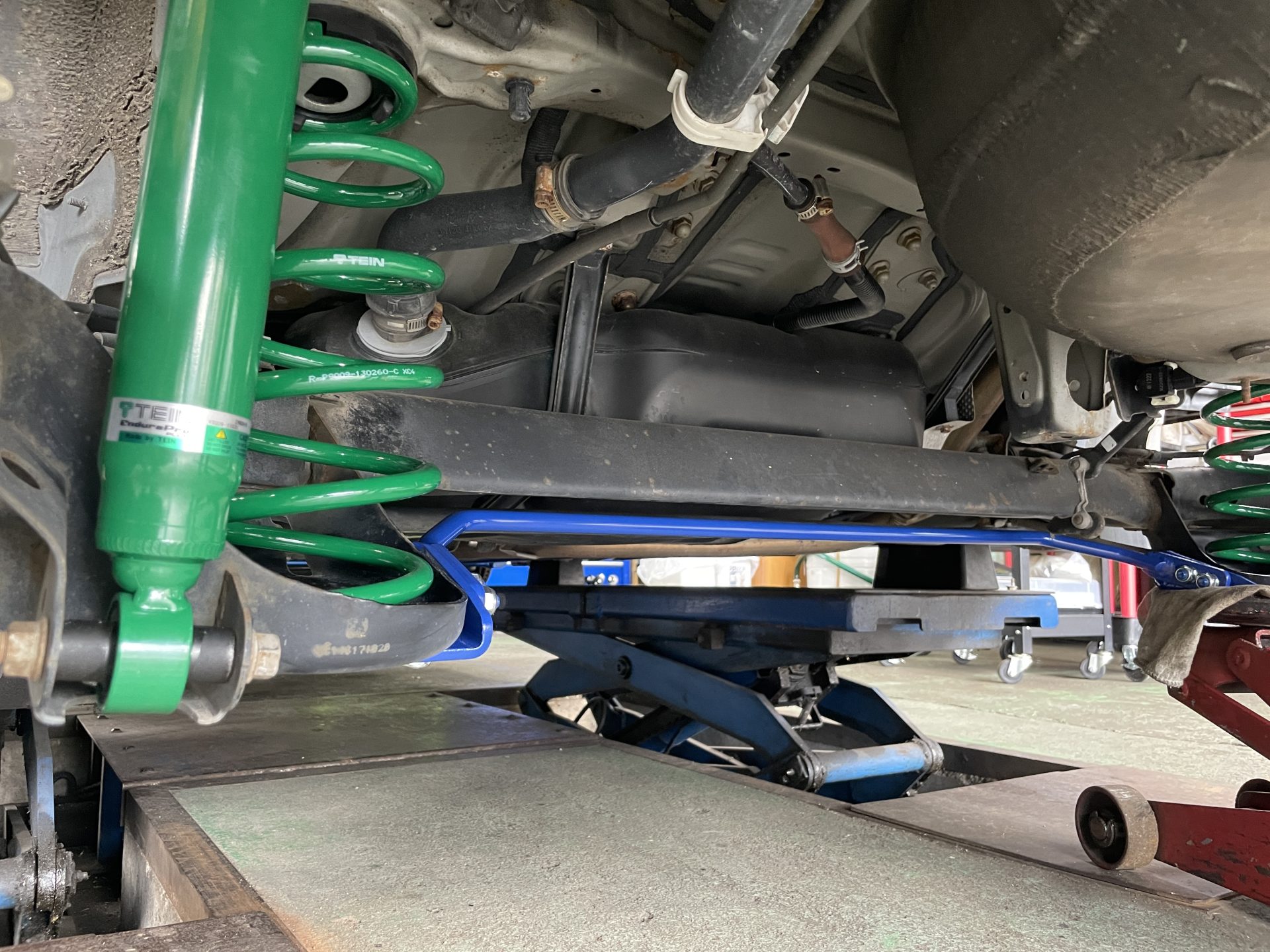 もう少しシャキッとした乗り味に…、30プリウス 後期型 足回り